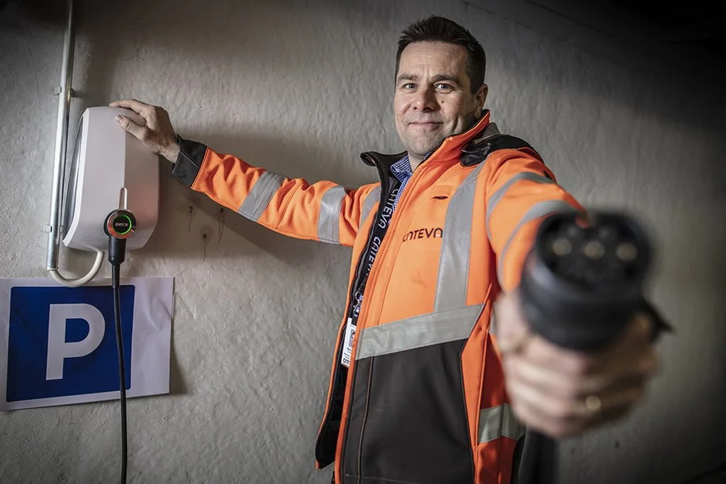 Kotikatu sähkoautojen lataus